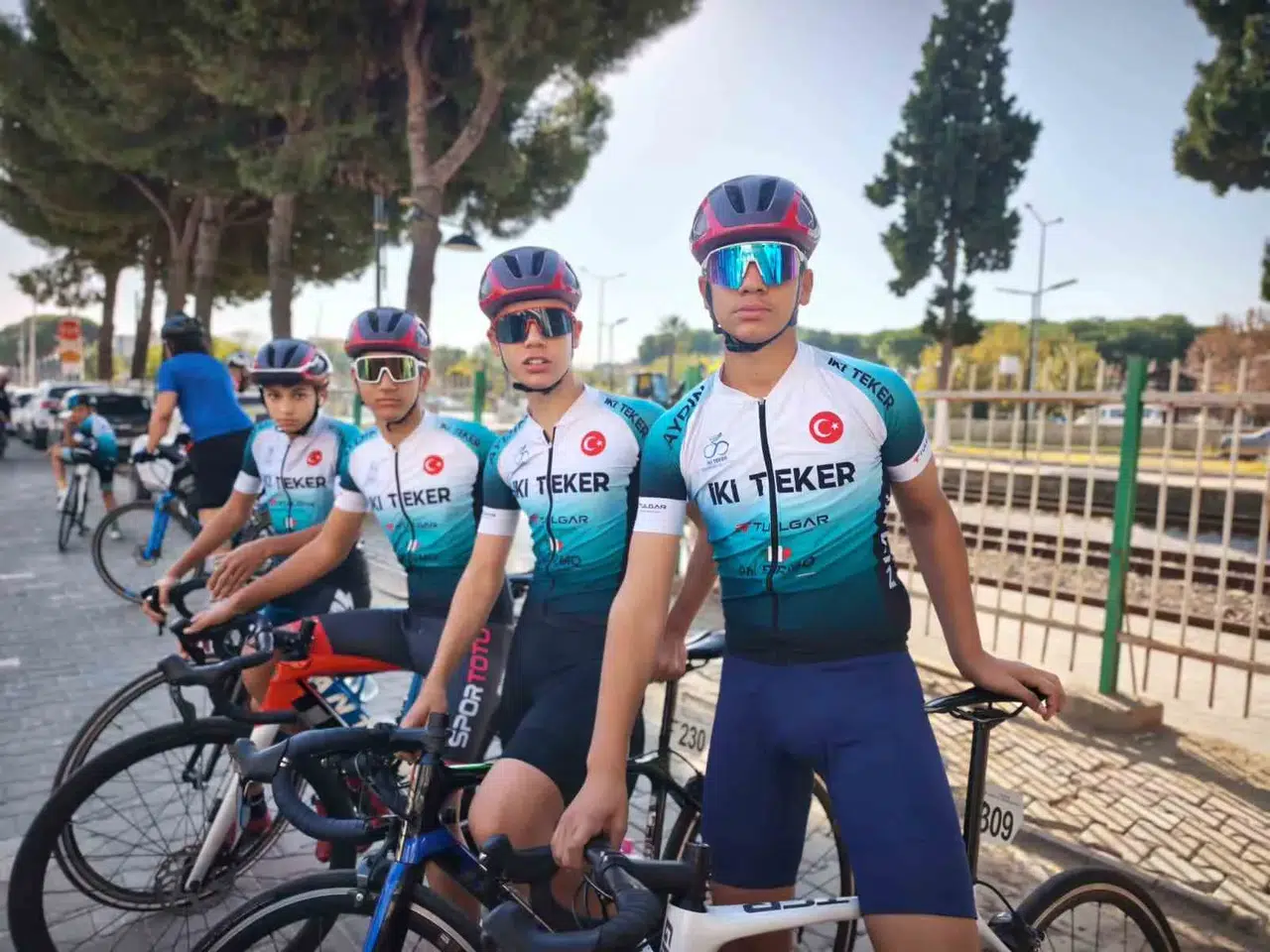 Efeler’de pedallar özgürlüğe çevrildi: Yeni bisiklet yolları tam not aldı