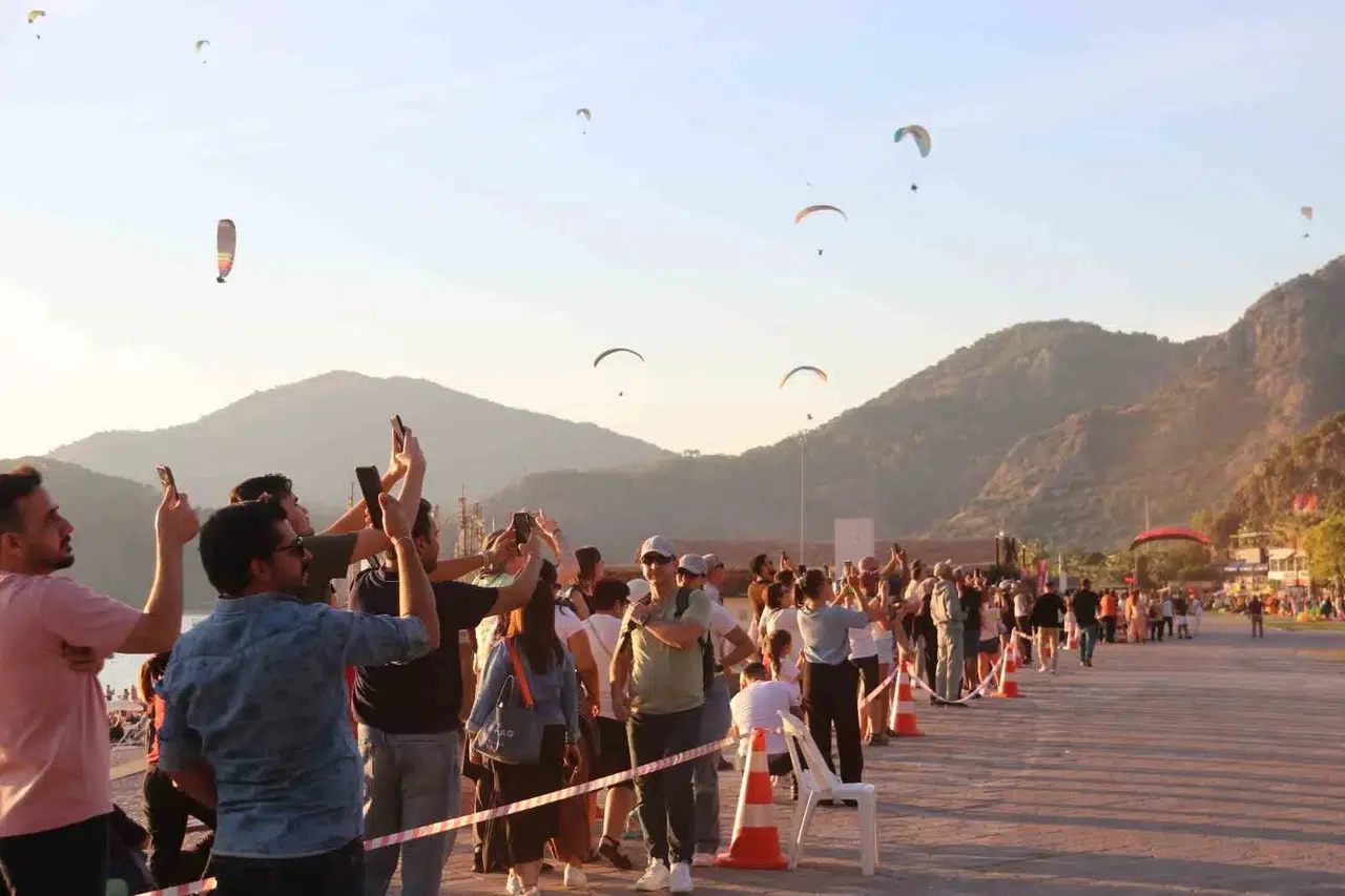 Gökyüzü Fethiye’de şenlendi: 26. Uluslararası Ölüdeniz Hava Oyunları başladı