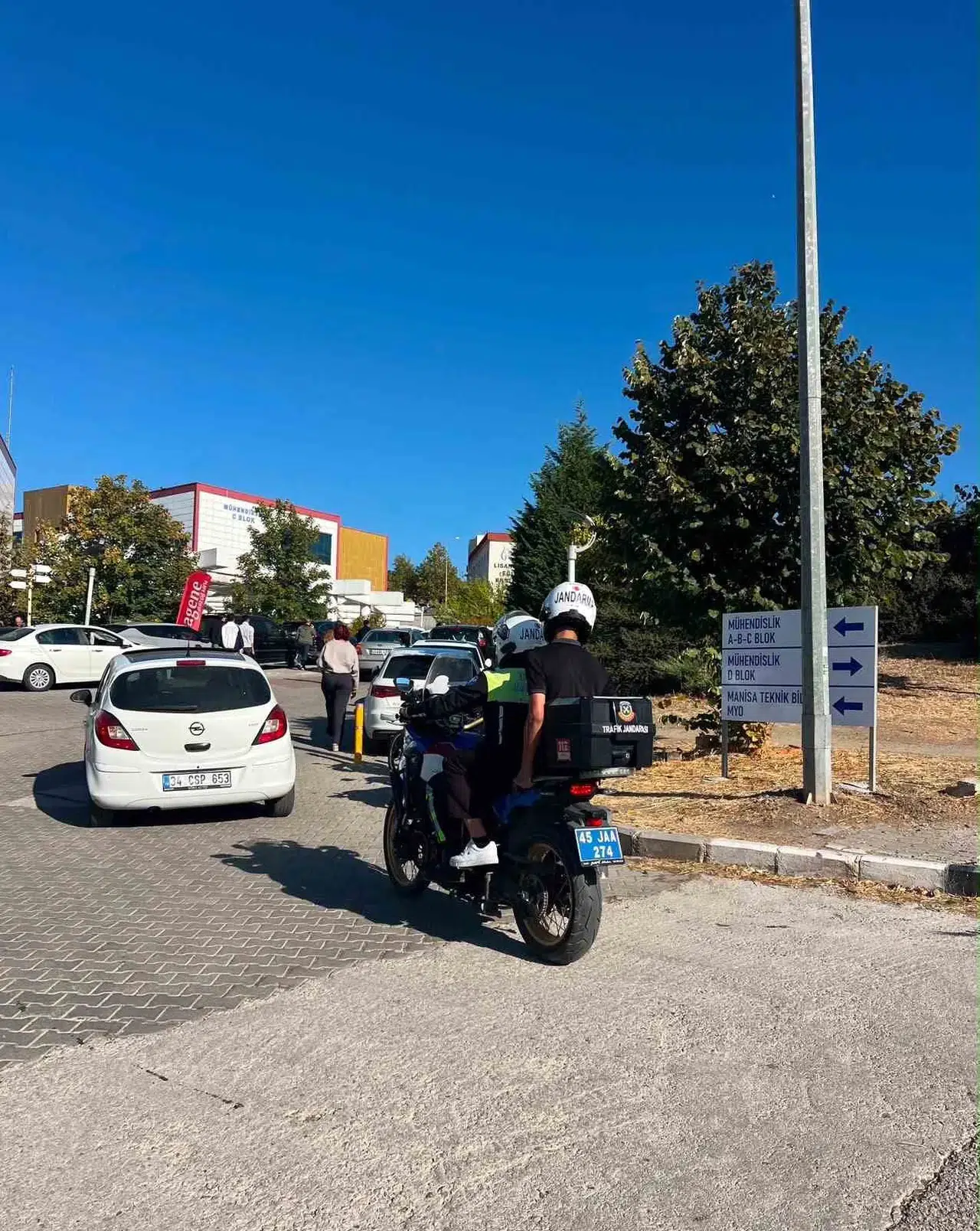 KPSS maratonunda jandarma hayat kurtardı: Saniyelerle yarışıp sınava yetiştirdiler