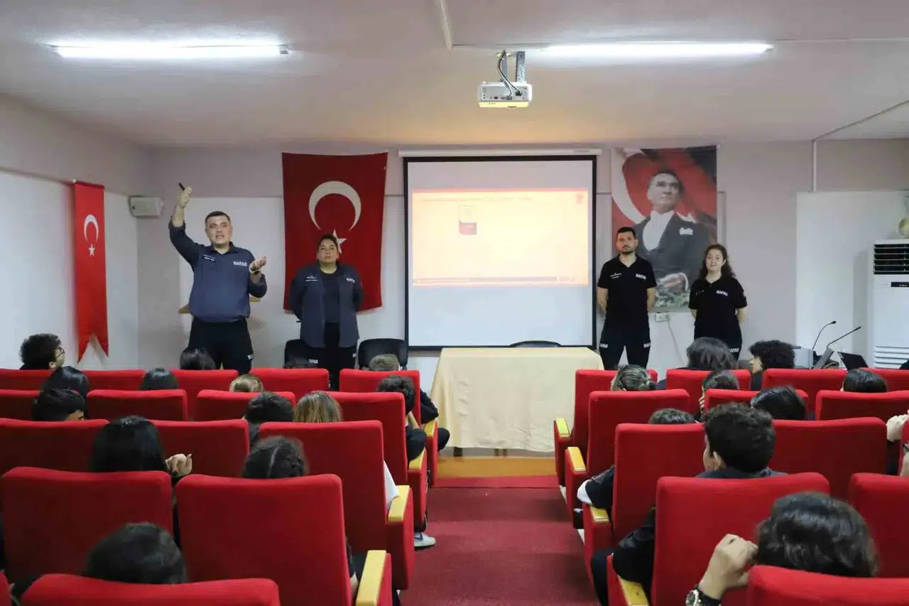 Nazilli'de minik öğrencilere afet eğitimi: Geleceğin dirençli nesilleri yetişiyor