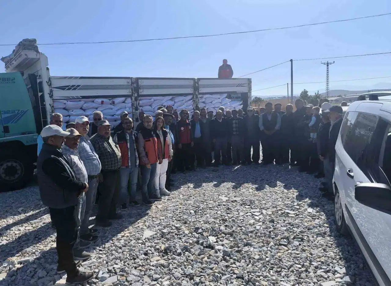 Afyonkarahisar’da tarlalara bereket dopingi: Çiftçiye tohum desteği