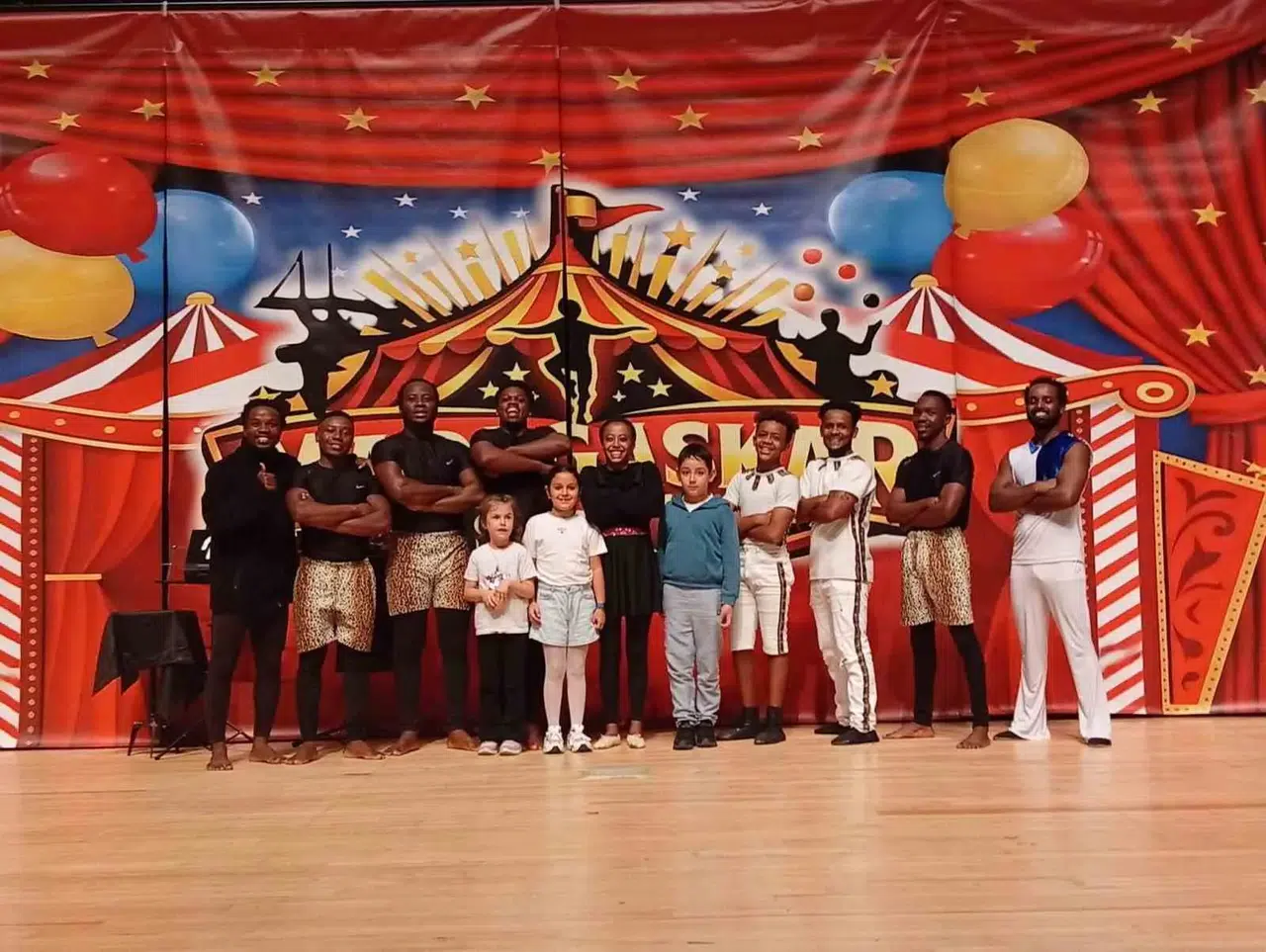 Denizli’de sirk rüzgarı: Minikler unutulmaz bir gün yaşadı