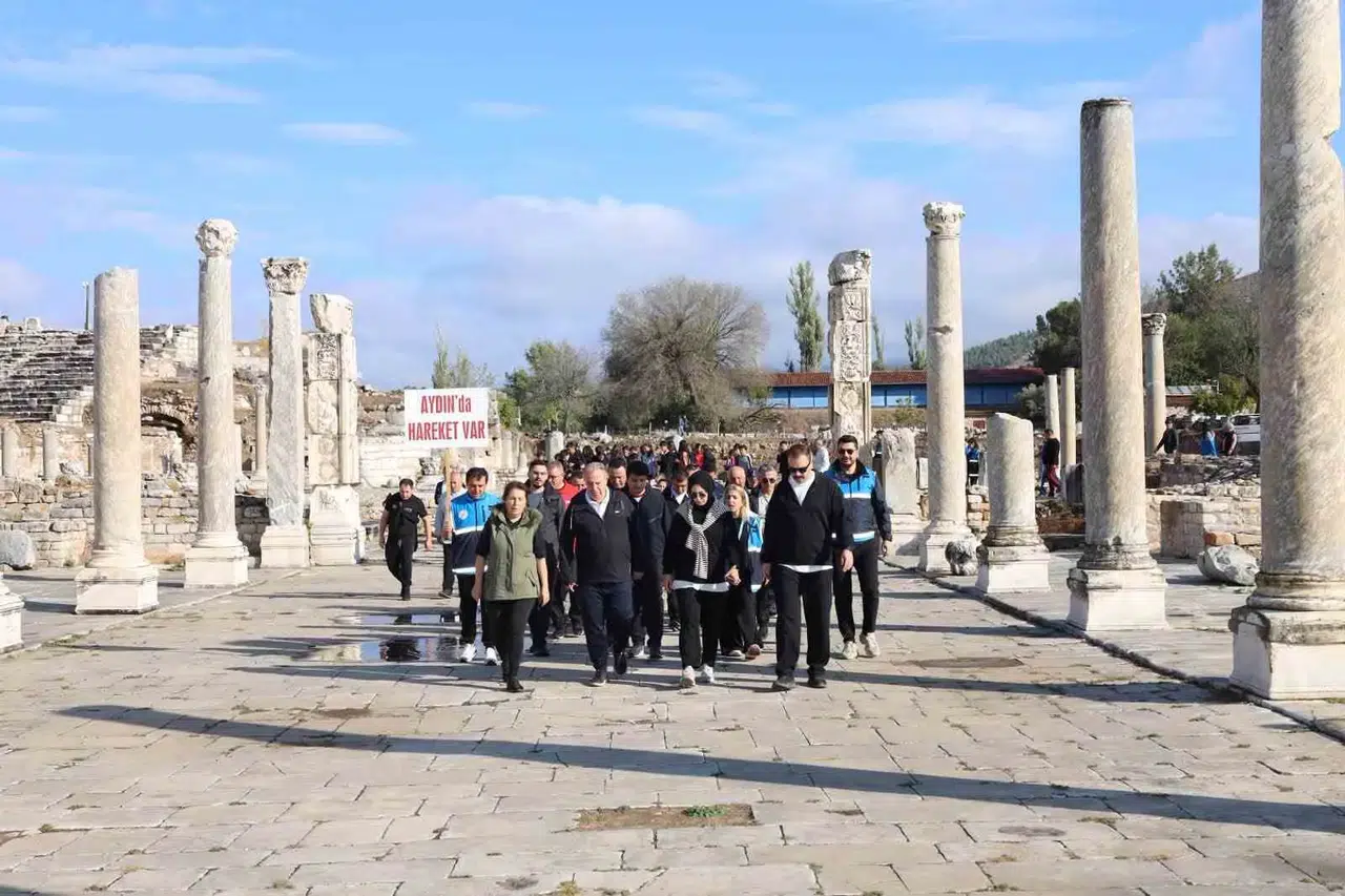 Tarihin izinde sağlıklı yaşam yürüyüşü: Afrodisias’ta adımlar sağlık için atıldı