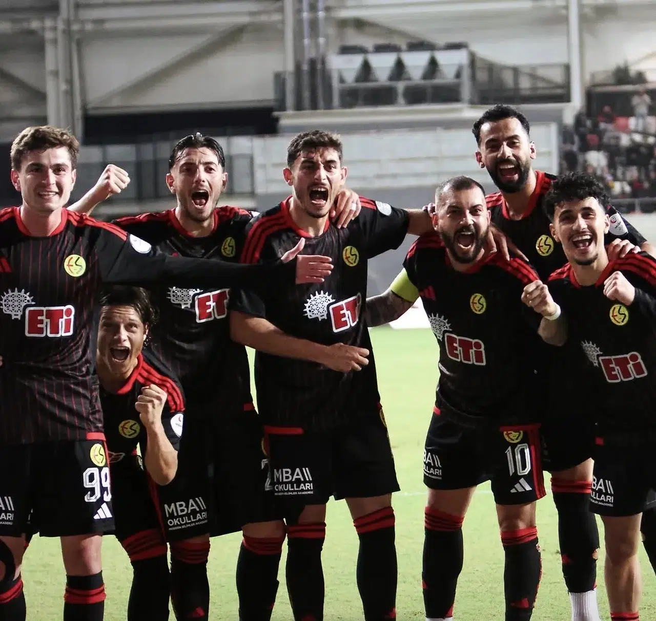 Alsancak’ta Eskişehirspor fırtınası: Altay evinde ağır yara aldı