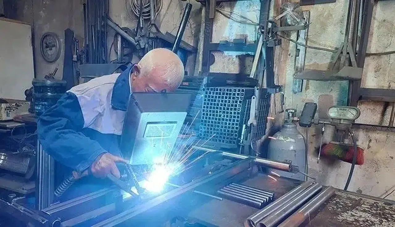 Denizli’nin mucit öğretmeni son yolculuğuna uğurlandı: Bir ömür eğitime ve üretime adandı