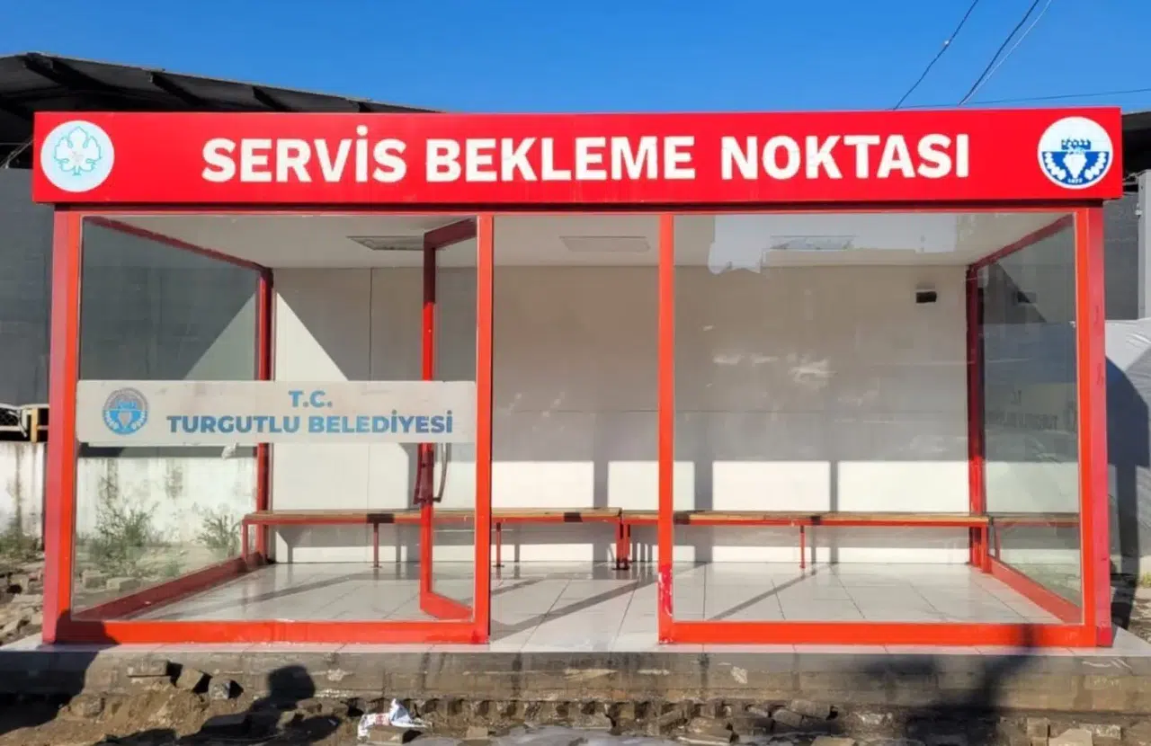 Turgutlu’da duraklar pırıl pırıl: Belediye ekiplerinden hijyen mesaisi