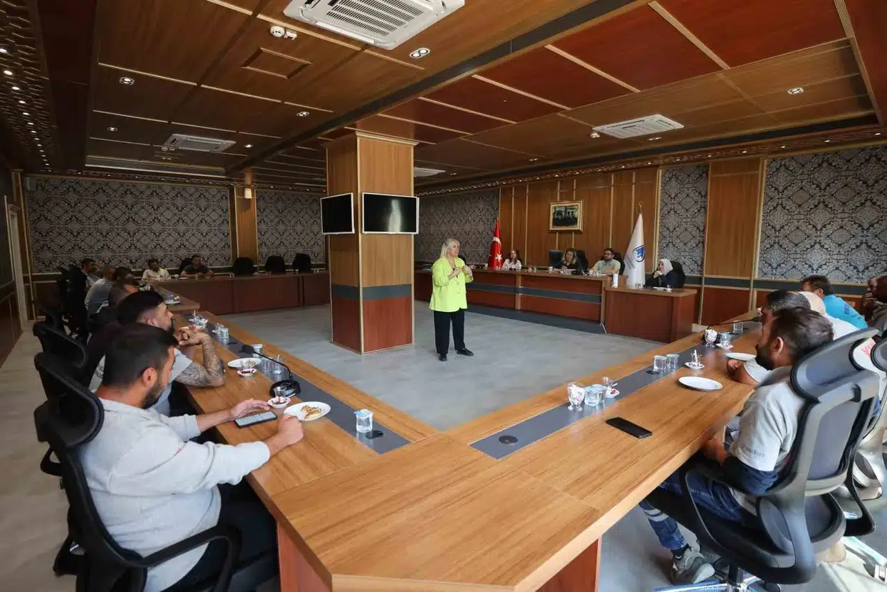Yunusemre’de saha ekiplerine dört dörtlük çevre eğitimi