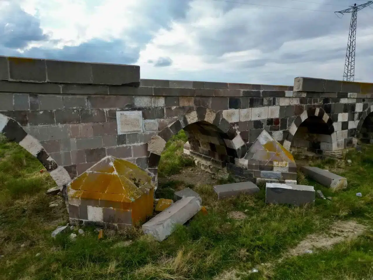 Kanuni’nin mirası kaderine terk edildi: Kırkgöz Köprüsü’nde içler acısı manzara