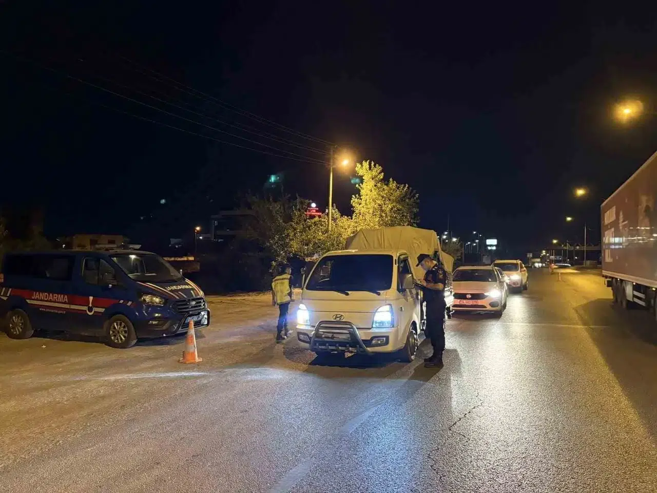 Aydın'da jandarma nefes kesti: Haklarında hapis kararı bulunan 41 kişi yakalandı