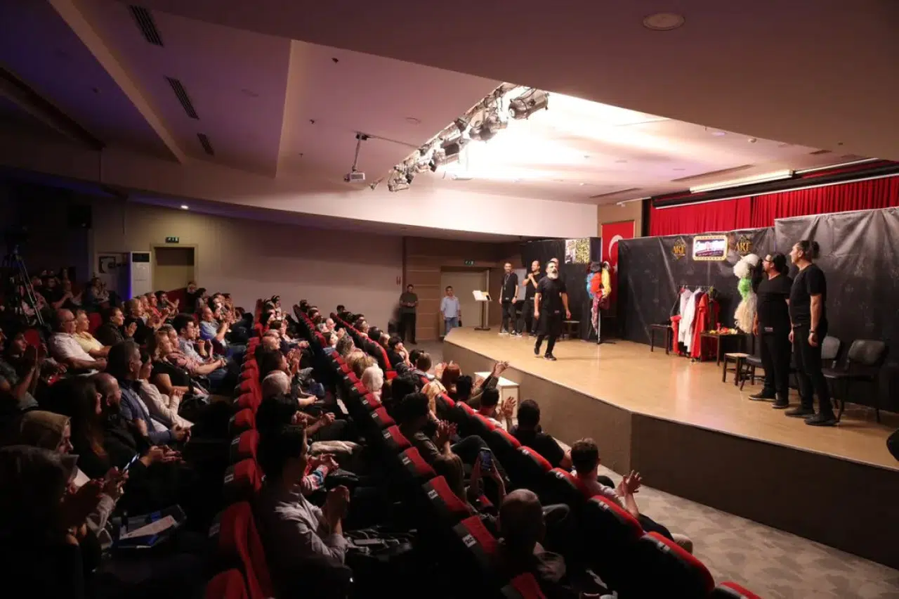 Çiğli’de Kültür Sanat Etkinlikleri Hız Kazandı: Salonlar Doldu, Taştı