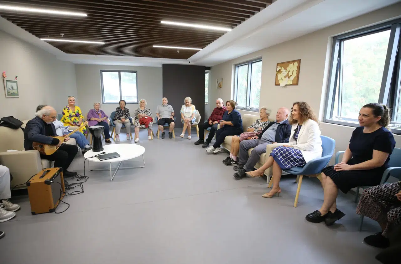 Karşıyaka’da “Dünya Yaşlılar Günü” neşeyle kutlandı