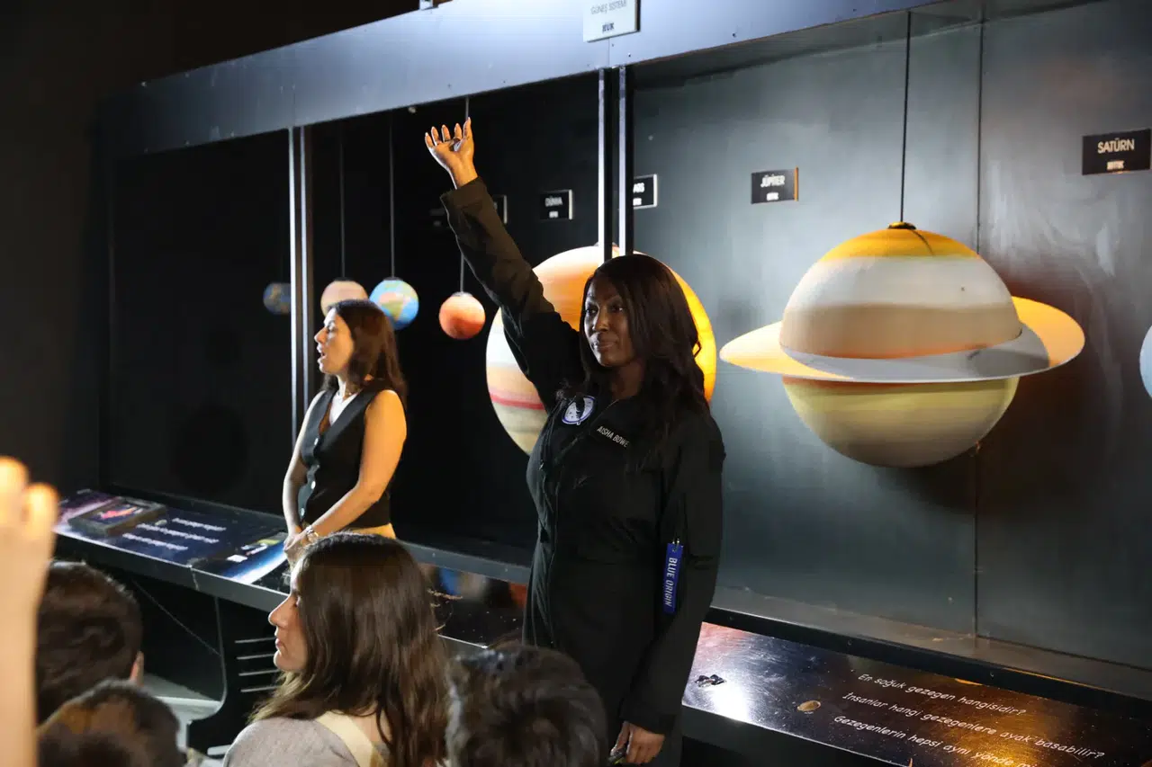 Astronot Aisha Bowe, Çiğli’de geleceğin uzay bilimcileriyle buluştu
