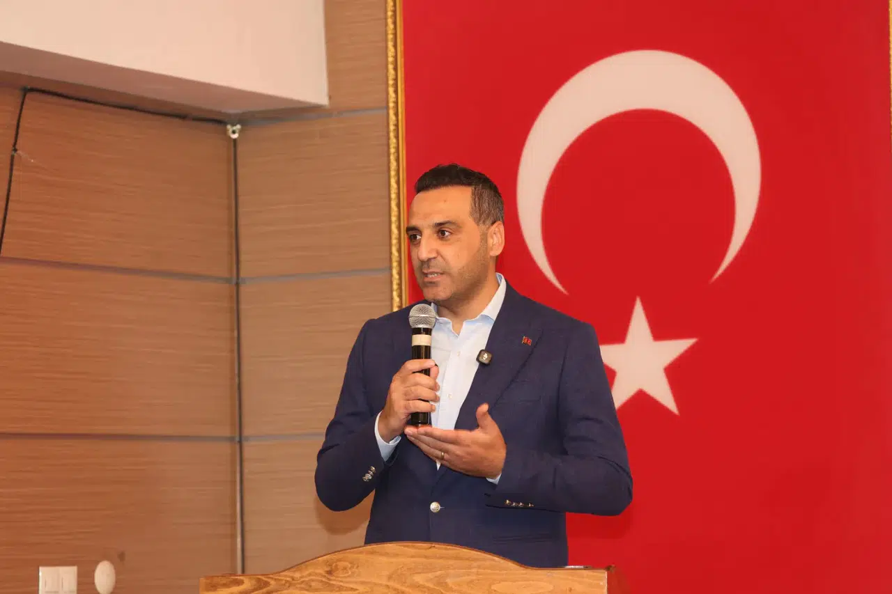 Çiğli’de Cumhuriyet Coşkusu Fotoğraf Sergisi ve Sinema Gösterimiyle Taçlandı
