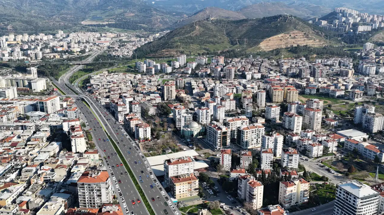 Büyükşehir’den iki bulvarı bağlayacak üst geçit