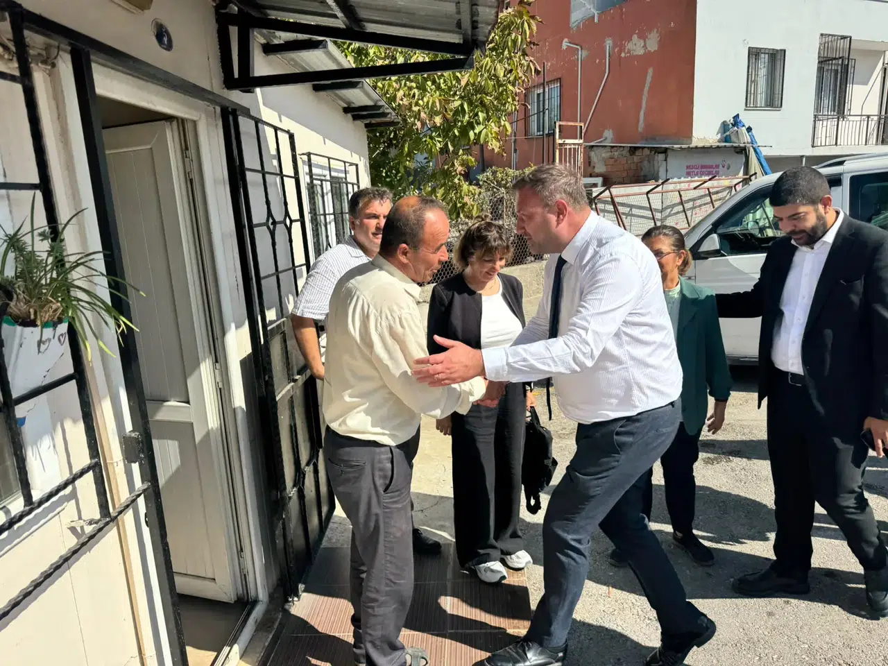 Chp İzmir İl Başkanı Utku Gümrükçü: “Muhtarlarımızı Dinliyor, Mahallelerin Sorunlarına Birlikte Çözüm Arıyoruz”