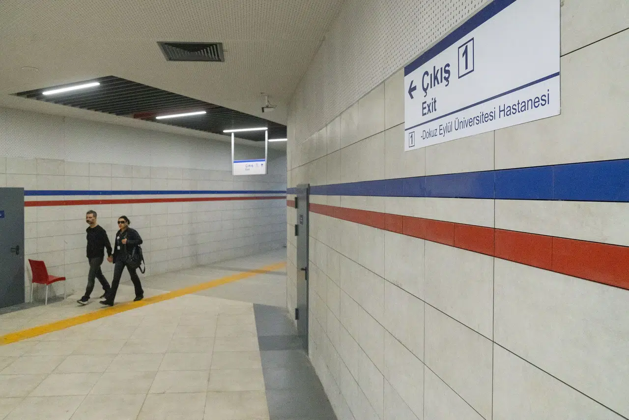 İzmir Metrosu’ndan Dokuz Eylül Hastanesi’ne kesintisiz yaya tüneli açıldı