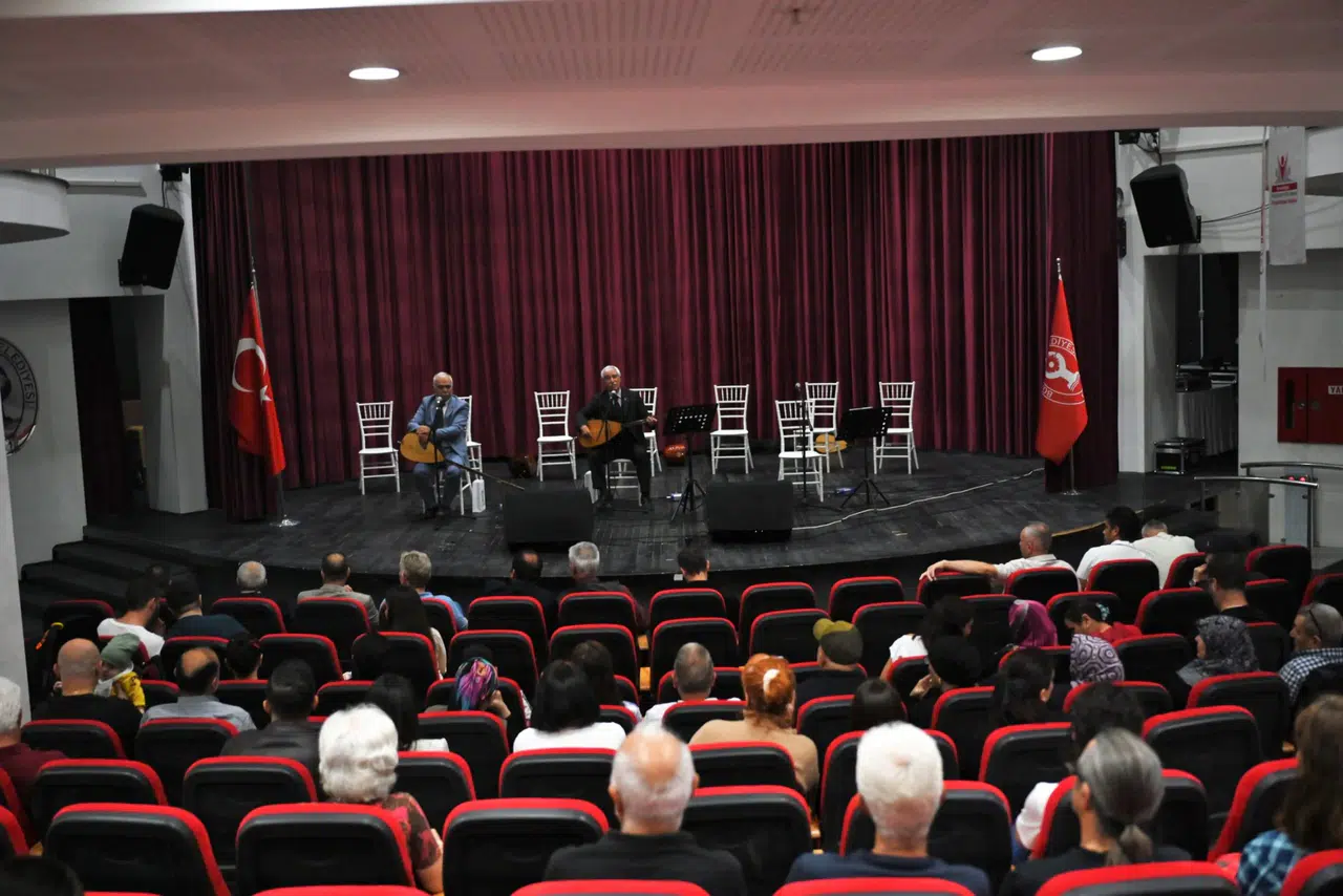 Usta ve çıraklar aynı sahnede