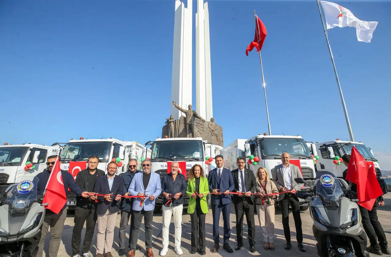 17 yeni çöp kamyonu “Tertemiz Karşıyaka” için yola çıktı!
