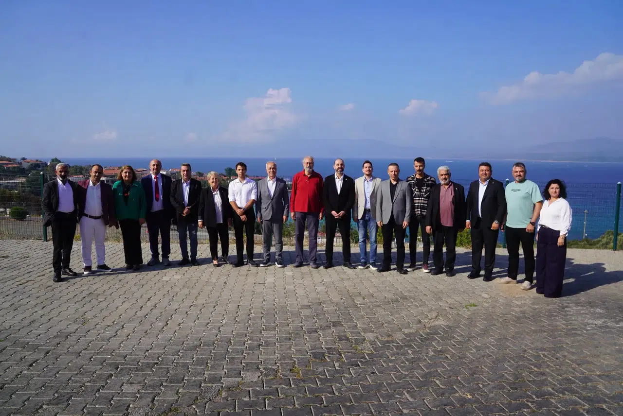 Seferihisar için seferberlik: Siyasi partiler ortak masa etrafında buluştu