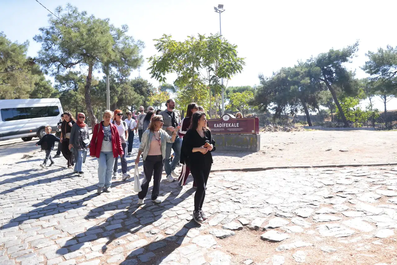 İzmirliler, Kültürel Miras Gezileriyle Konak’ı keşfediyor