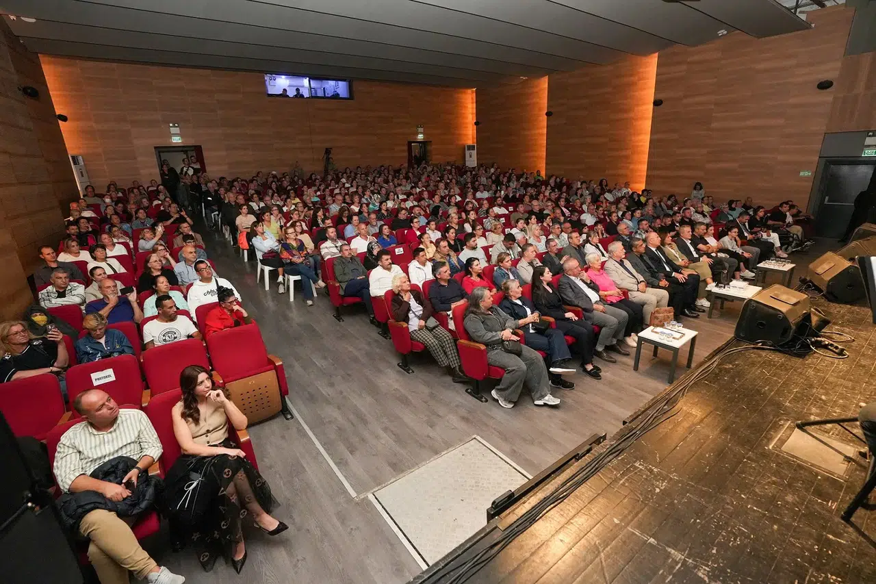 Gaziemir’de kültür sanat sezonu Metropol Orkestrası konseriyle açıldı