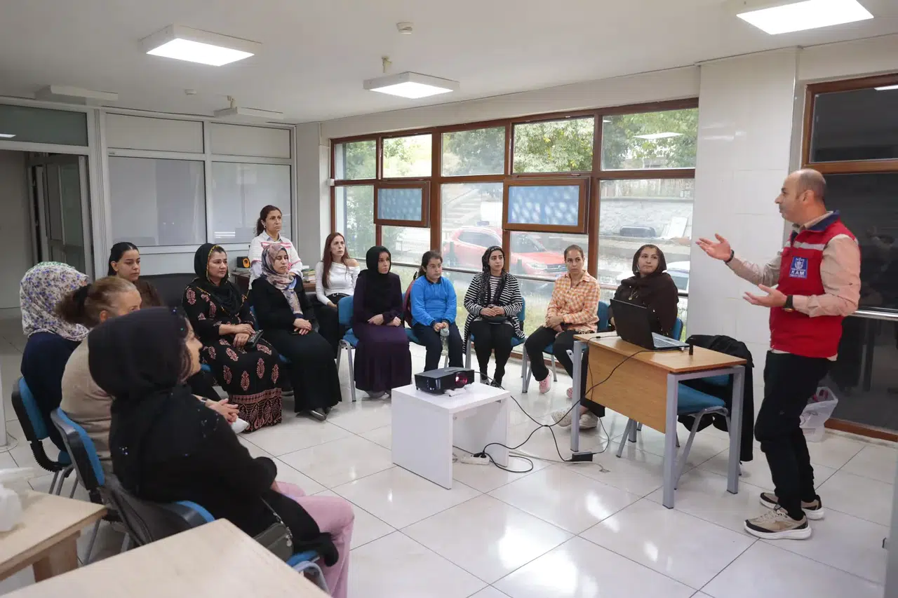 Konak’ta afet farkındalık eğitimleri devam ediyor