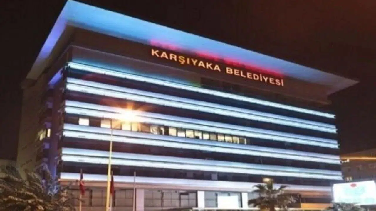 Karşıyaka Belediyesi çöp krizinin nedenini açıkladı: Araç teslimatı gecikti