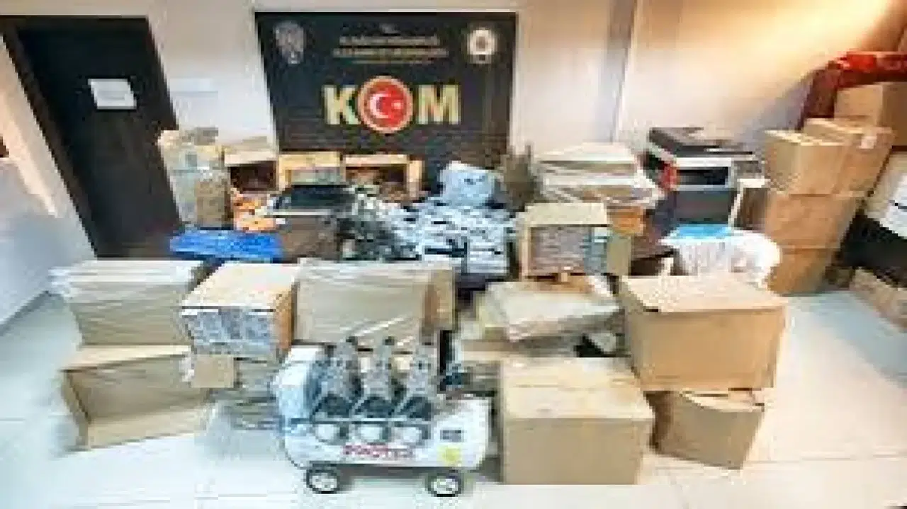 İzmir'de 5 milyon TL'lik kaçak tütün ve safran operasyonu