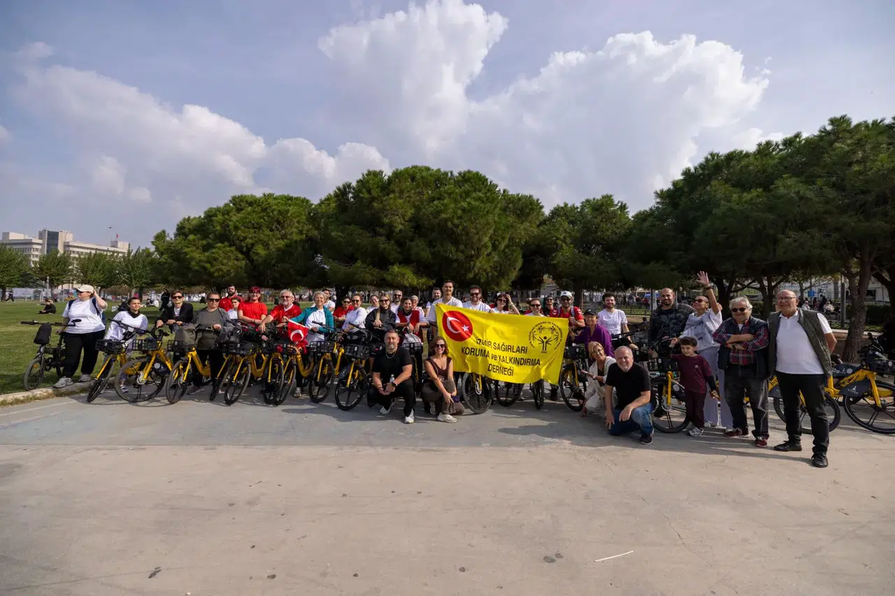 İzmir’de Cumhuriyet coşkusu engelleri aştı