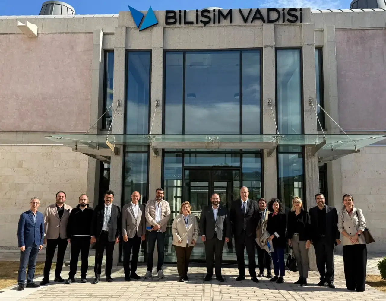 Zorlu: Teknoloji ile iş dünyası arasındaki bağ güçlenmeli