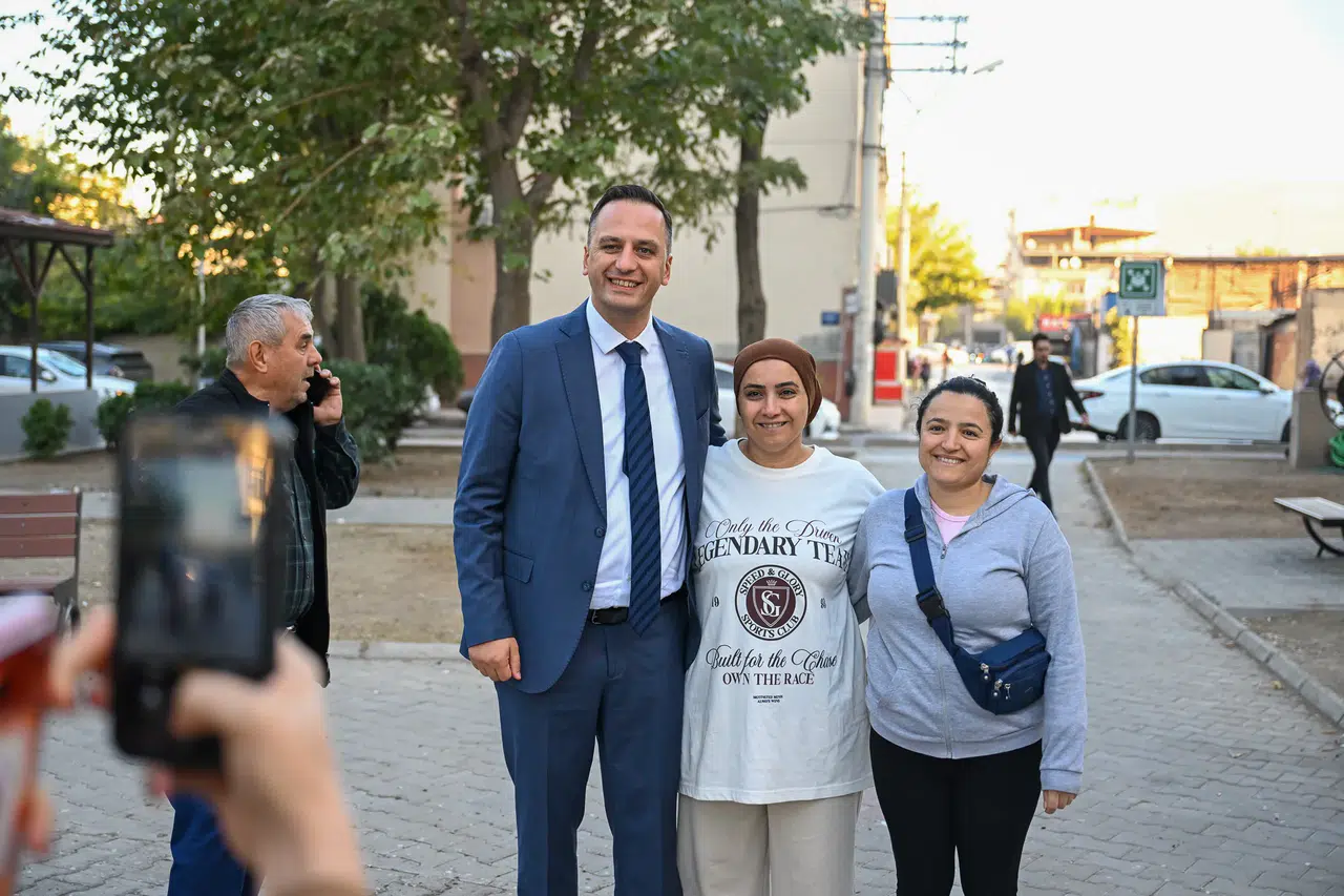 Makamında oturan değil, sokakta koşan Başkan