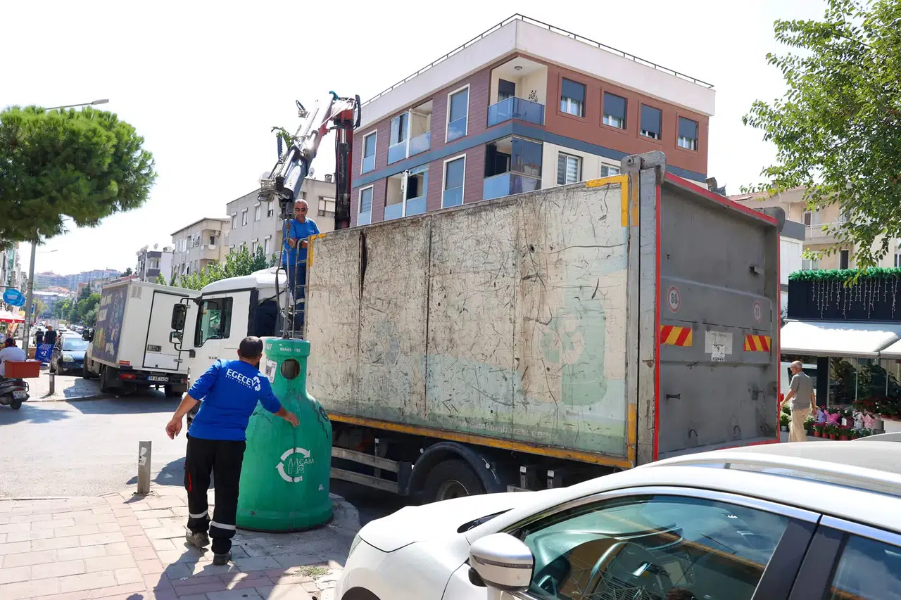 Buca'da 158 Ton Cam Atık Geri Dönüşüme Kazandırıldı