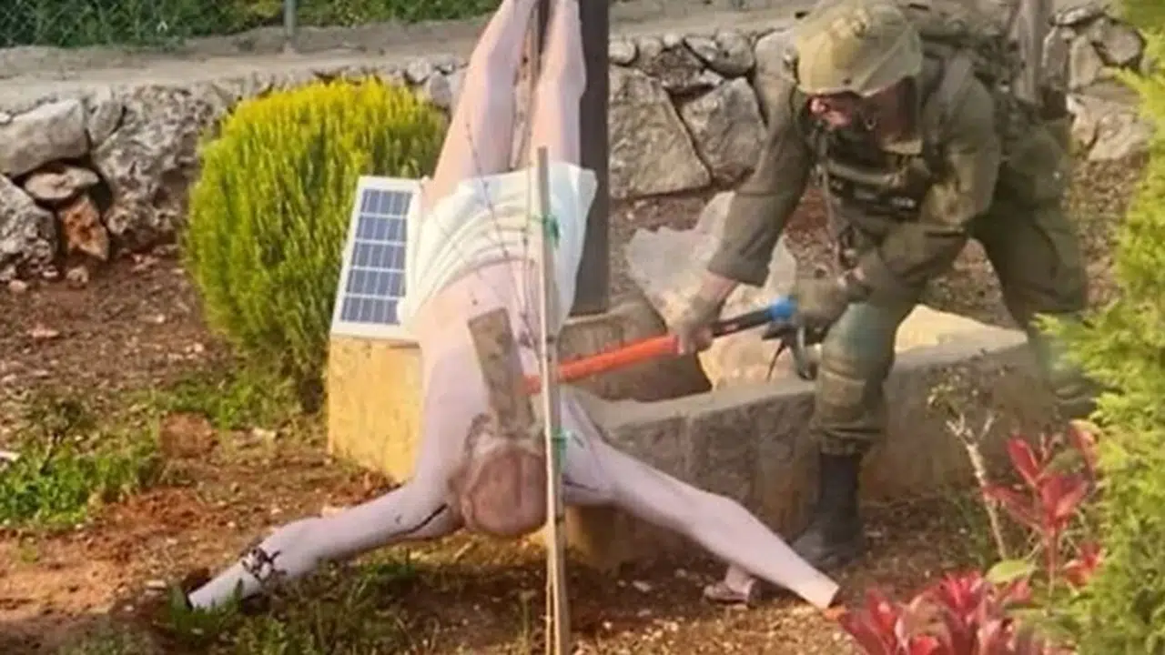 Kutsal sembole baltalı saldırı: İsrail ordusu görüntülerin gerçek olduğunu doğruladı