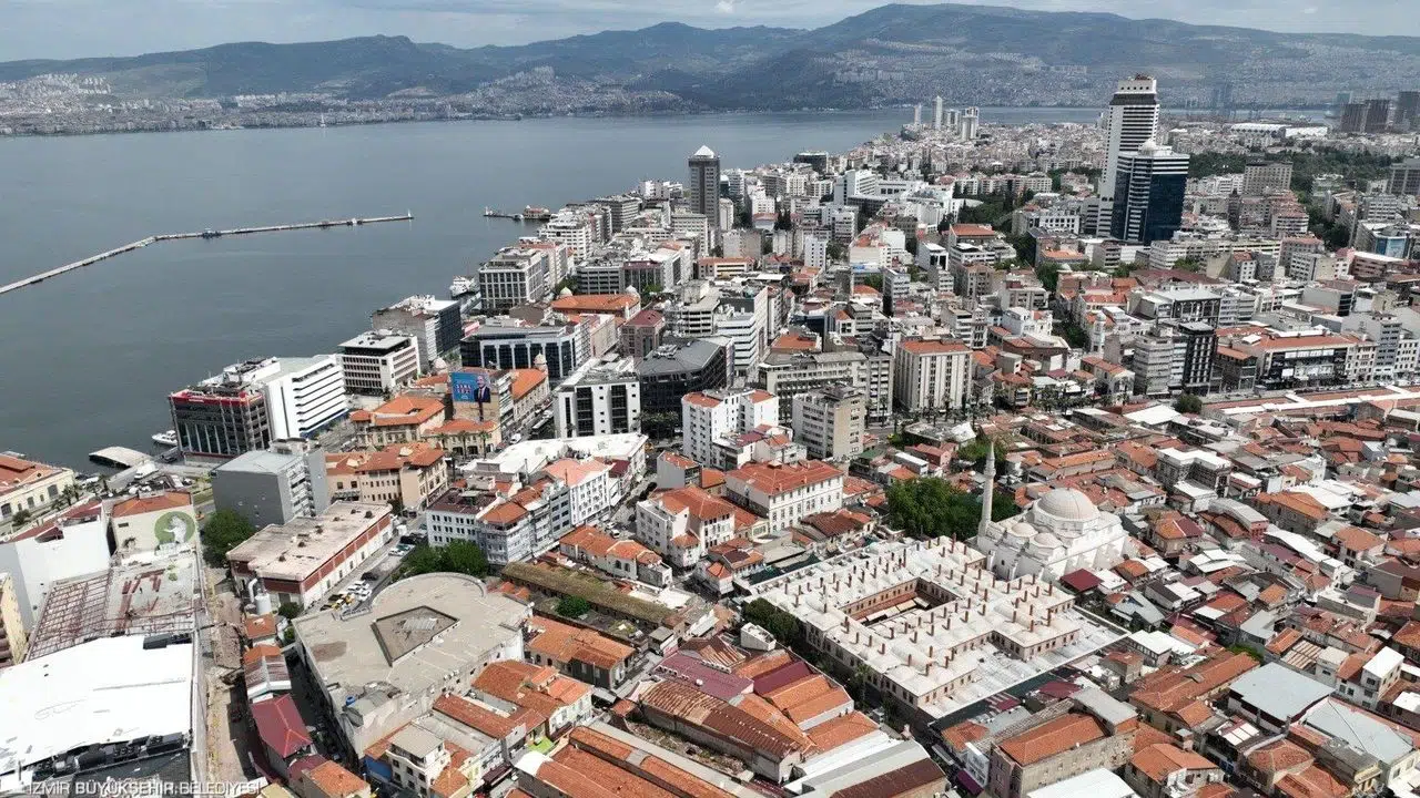 İzmir sadece bir şehir değil, devasa bir metropol: Nüfusu pek çok Avrupa ülkesini geride bırakıyor