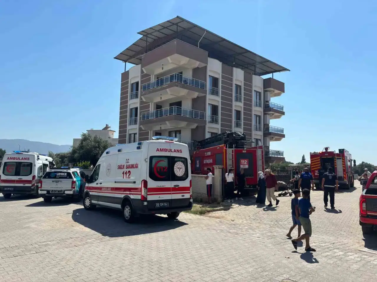 Köşk'te çatı katında alevler yükseldi: 4 kişiye acil müdahale
