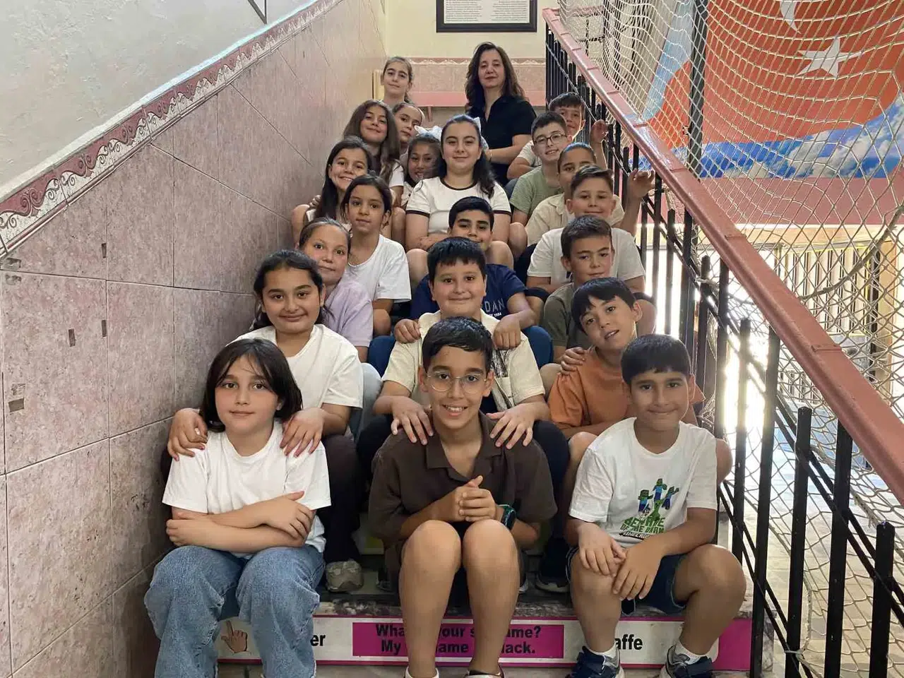 Minik öğrencilerin karne günü: Vedanın burukluğu başarıyla buluştu