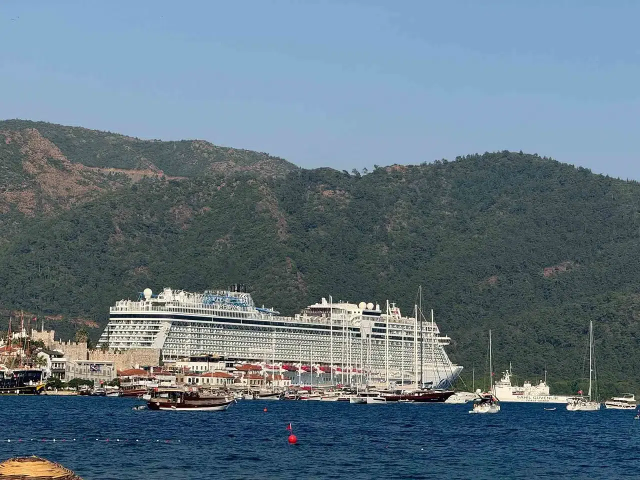Marmaris limanında kruvaziyer bereketi: 12 bini aşkın turist bekleniyor