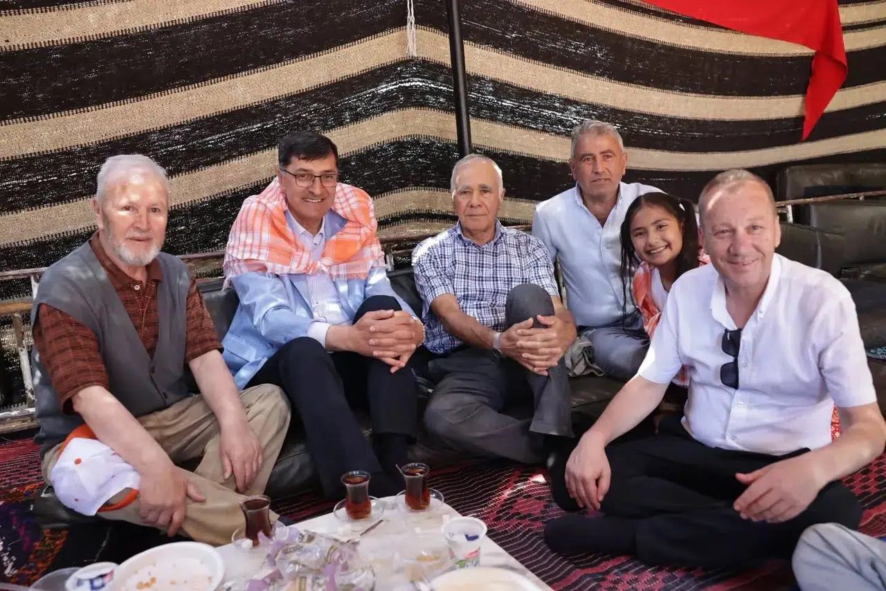 Kütahya’nın yaylalarında samimi buluşma: Başkan Kahveci hemşehrileriyle kucaklaştı