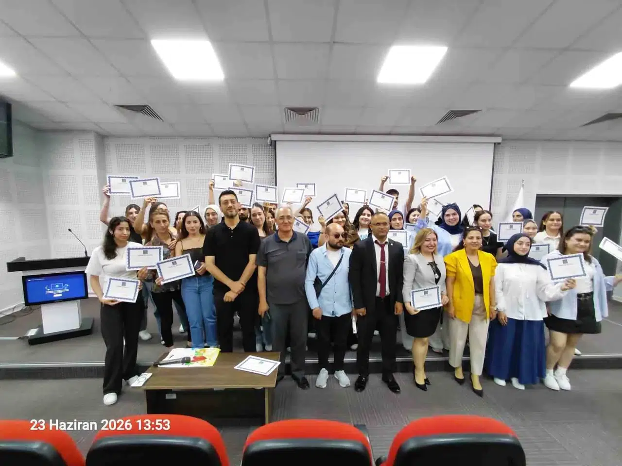 Üniversite hayali kuran görme engelli gençler için seferber oldular