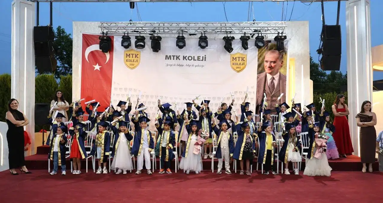 MTK Koleji’nde çifte bayram: Mezuniyet coşkusu ve karne sevinci bir arada yaşandı