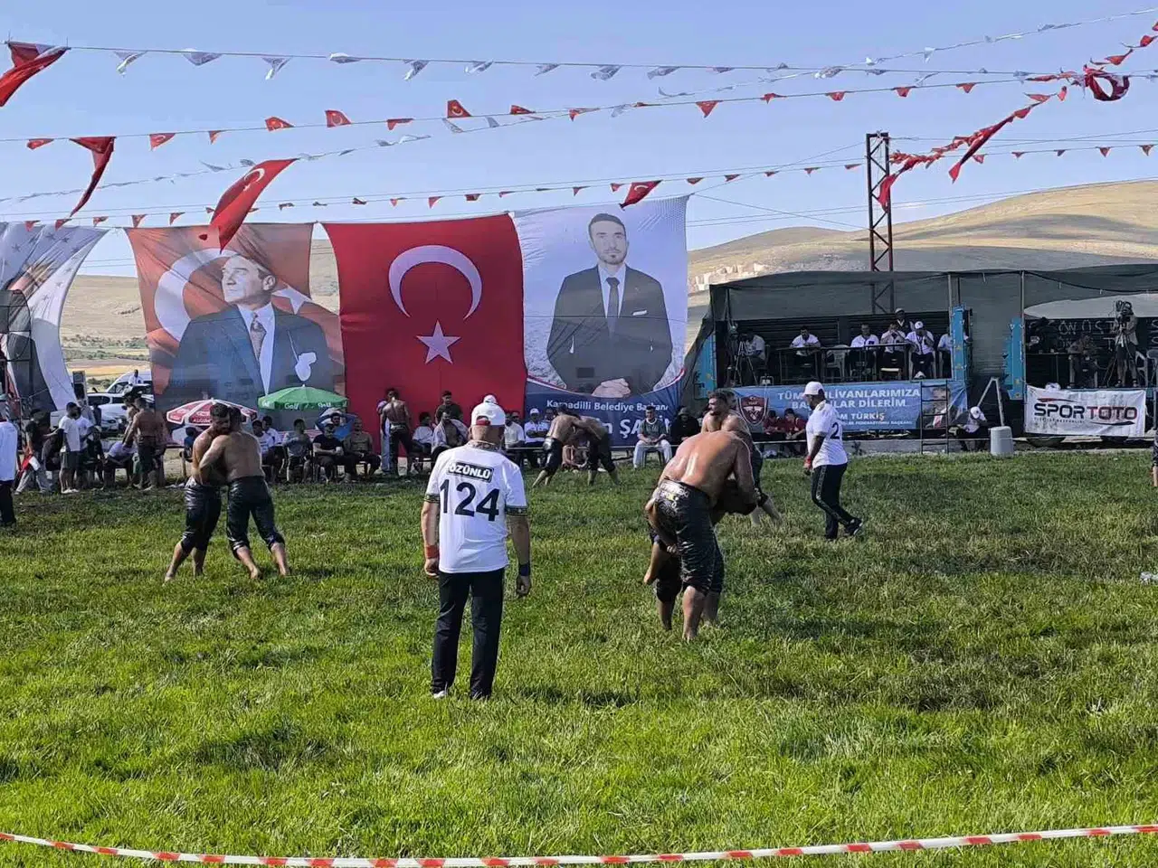 Çeyrek asırlık özlem bitti: Karaadilli’de er meydanı yeniden şenlendi