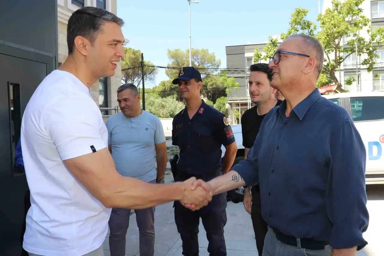 Saruhanlı’da hüzünlü veda: Kaymakam Murat Acar yeni görevine uğurlandı