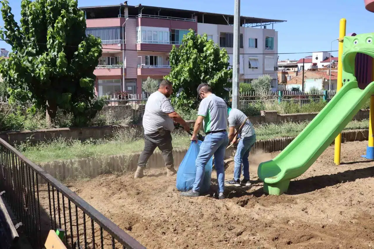 Nazilli’de parklar yaza hazırlanıyor: Çocuklar için güvenli, herkes için konforlu alanlar