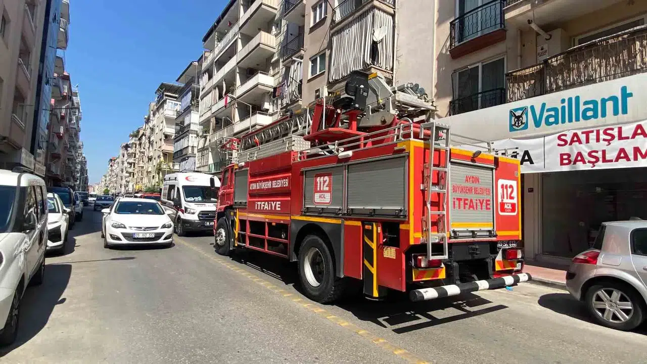 Komşuları seferber eden koku alarmı: Acı haber beklenirken tatil sürprizi çıktı