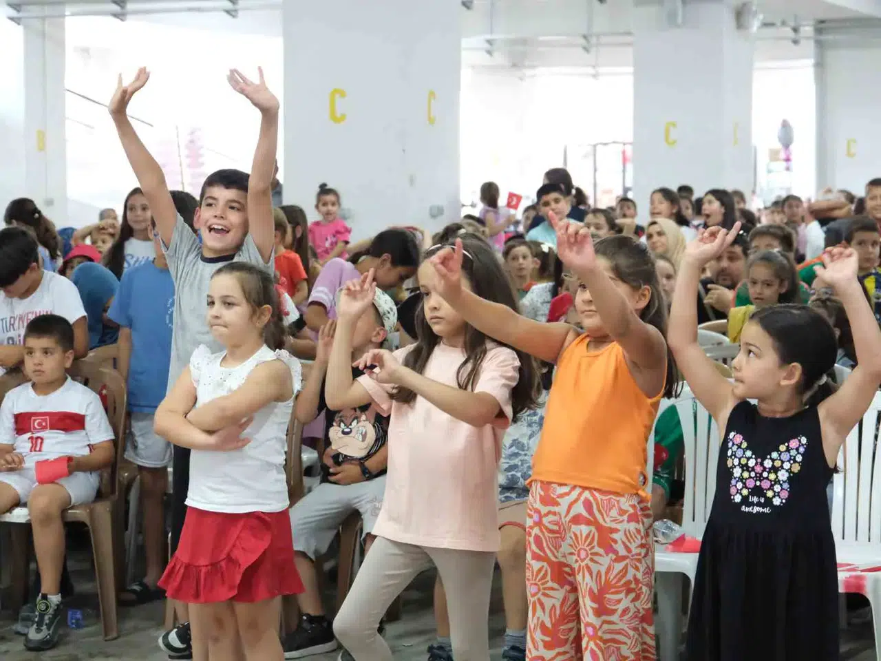 Buharkent’te karne coşkusu: Minikler festivalle moral depoladı