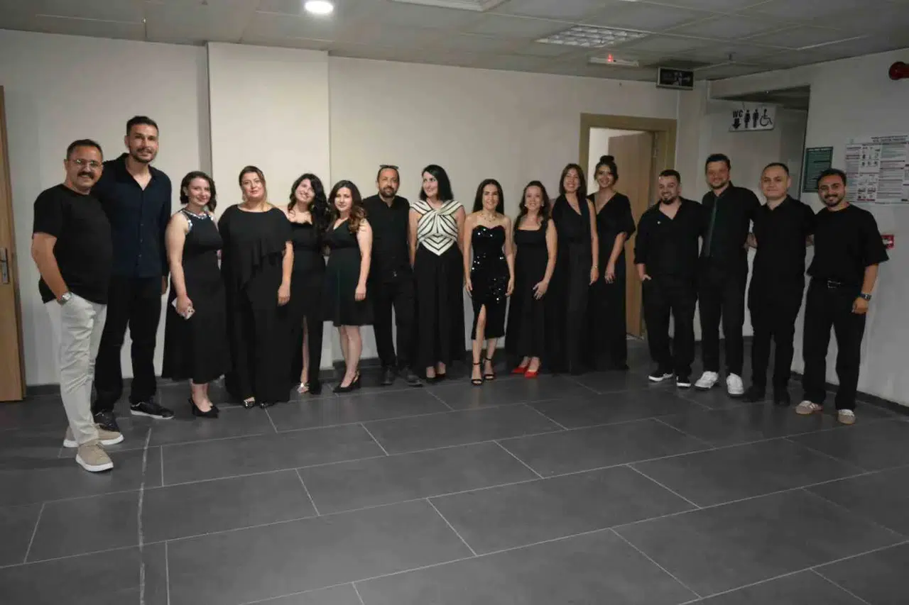 Alaşehir’de eğitimcilerden sanat ziyafeti: Maarif Orkestrası büyüledi