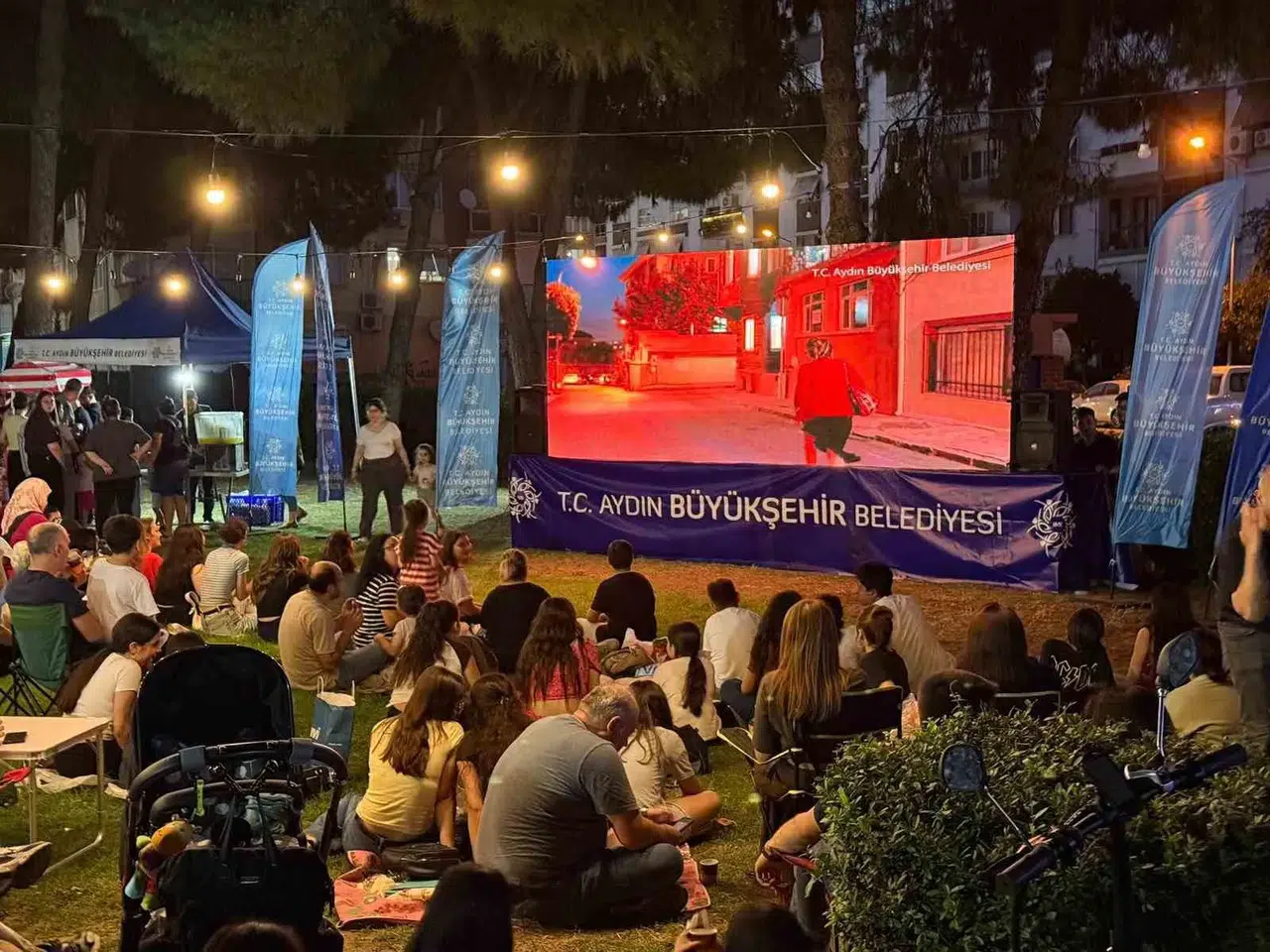 Nazilli’de nostaljik sinema rüzgarı: Yıldızların altında kahkaha dolu bir gece