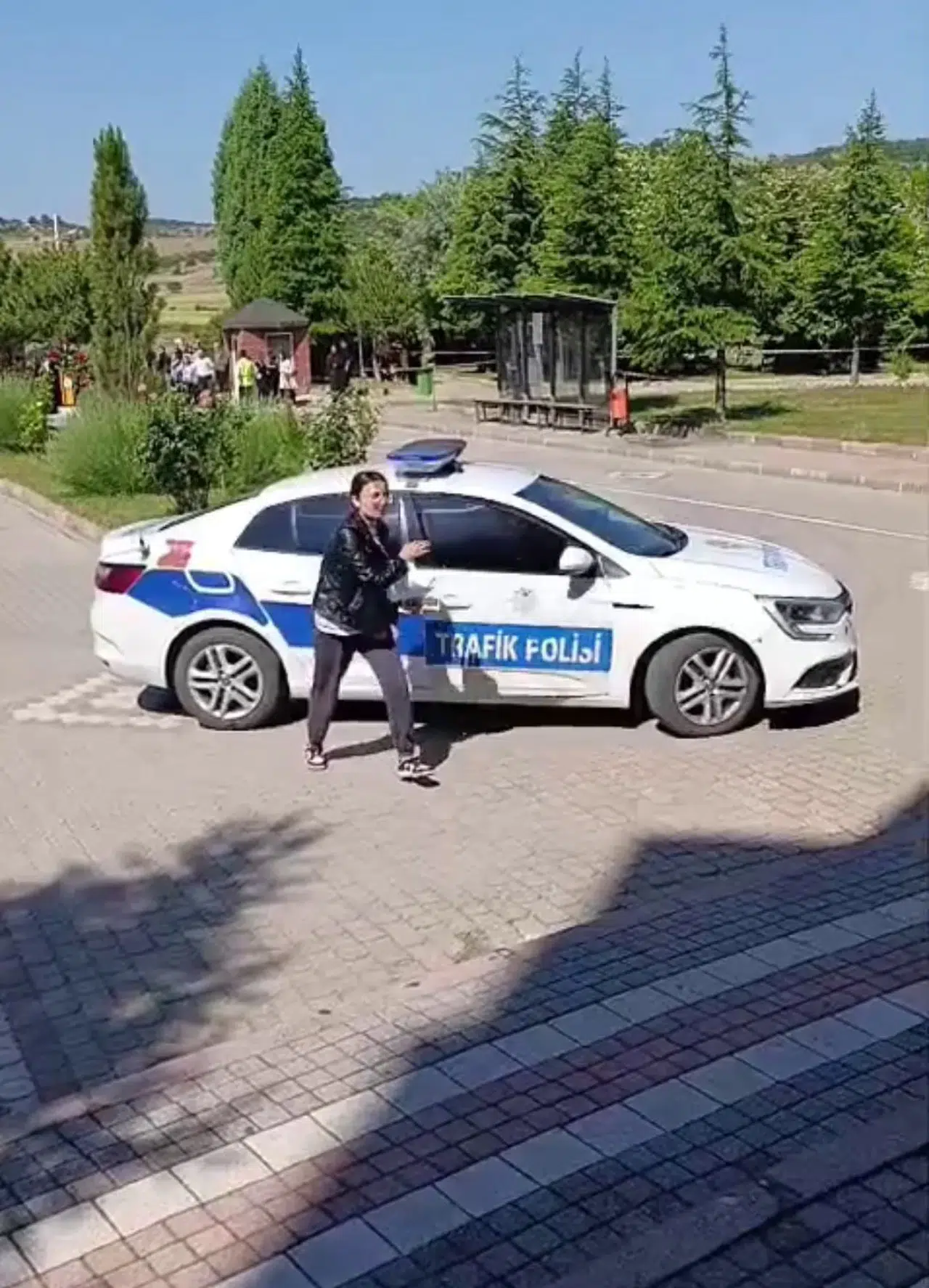 Sınav kapısında nefes kesen yarış: 1 dakika kala hayallerine kavuştu