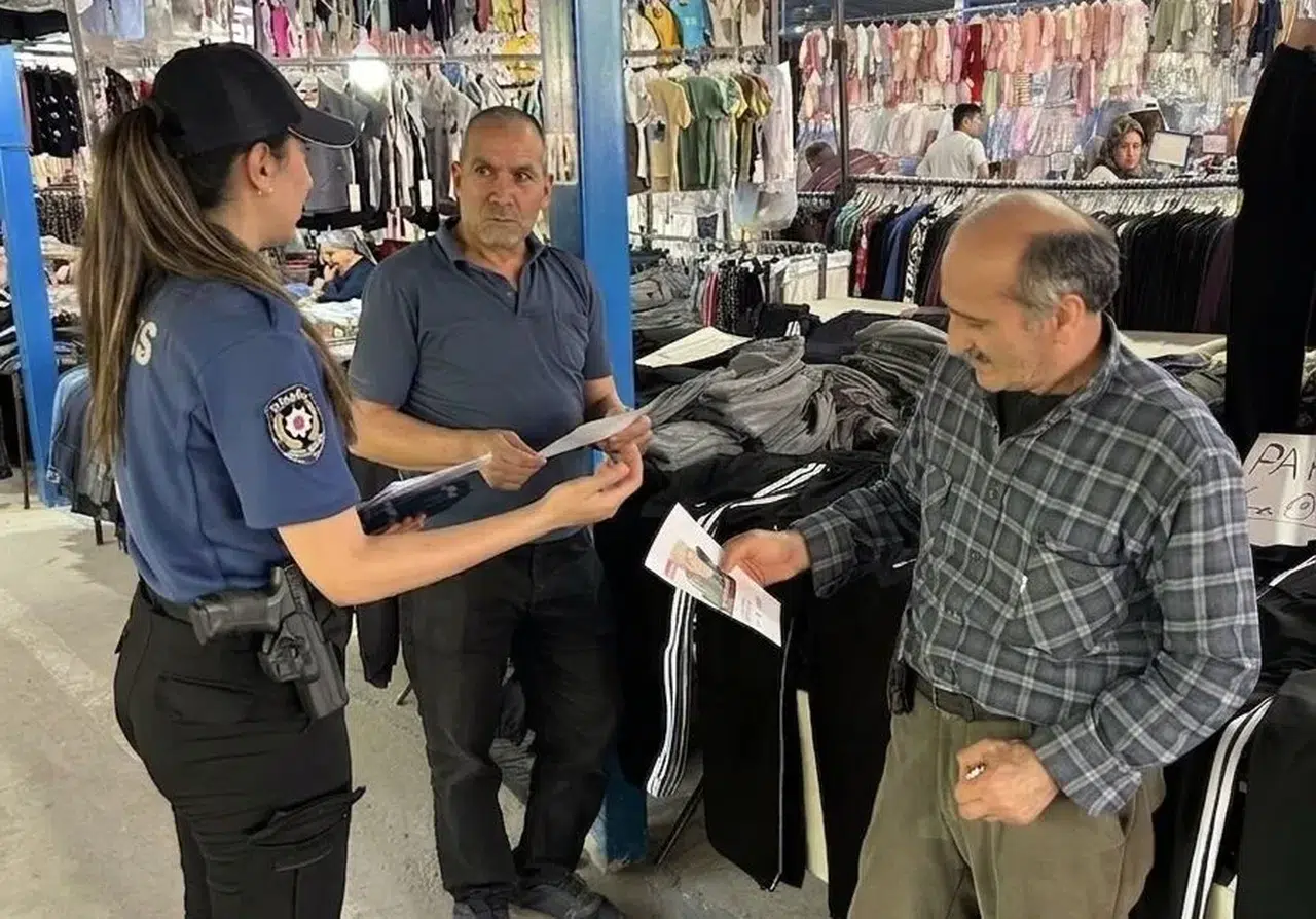 Selendi pazarında emniyetten kritik uyarı: Dolandırıcılara karşı tetikte olun