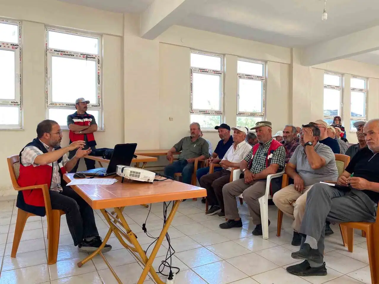 Tavşanlılı üreticilere tarımda bilinçli ilaçlama eğitimi